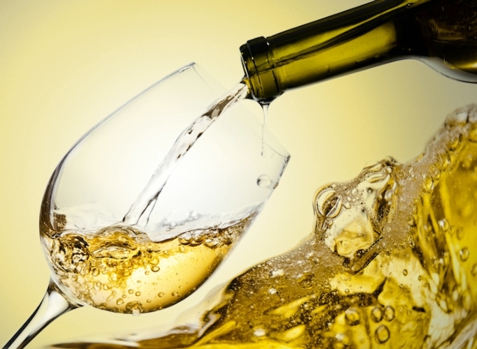 vino-bicchiere-bianco-bottiglia-by-igor-normann-fotolia-750